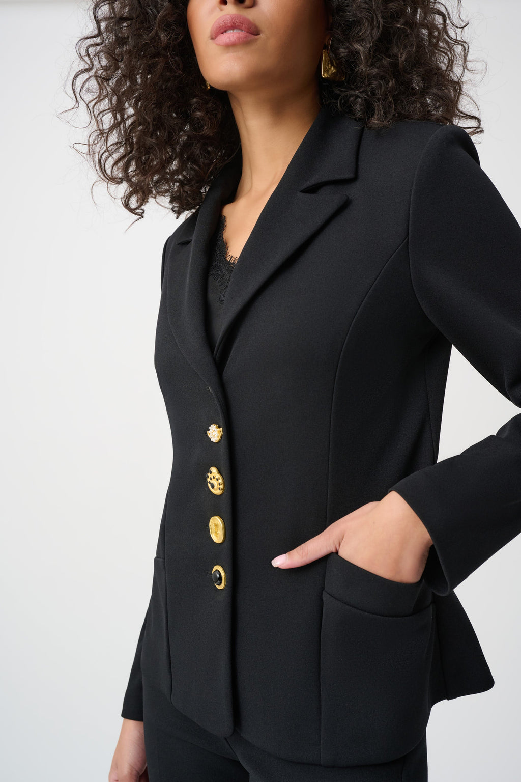 Blazer Sciancrato con Bottoni Gioiello Nero - Joseph Ribkoff