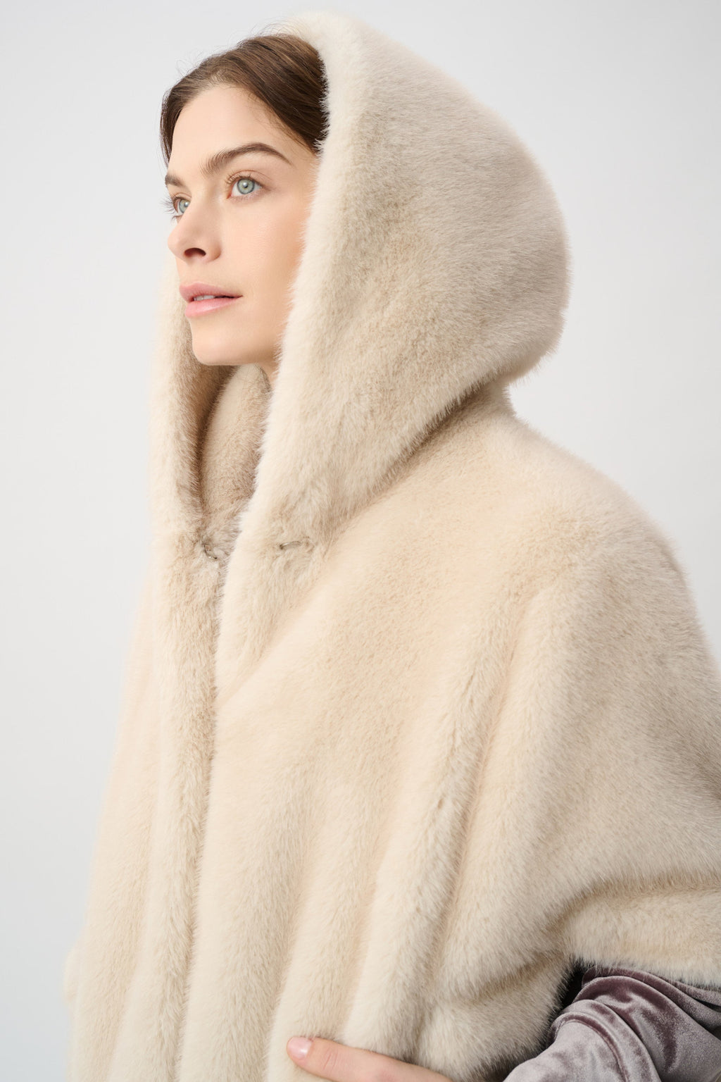 Cappotto in Ecopelliccia con Cappuccio Mandorla - Joseph Ribkoff