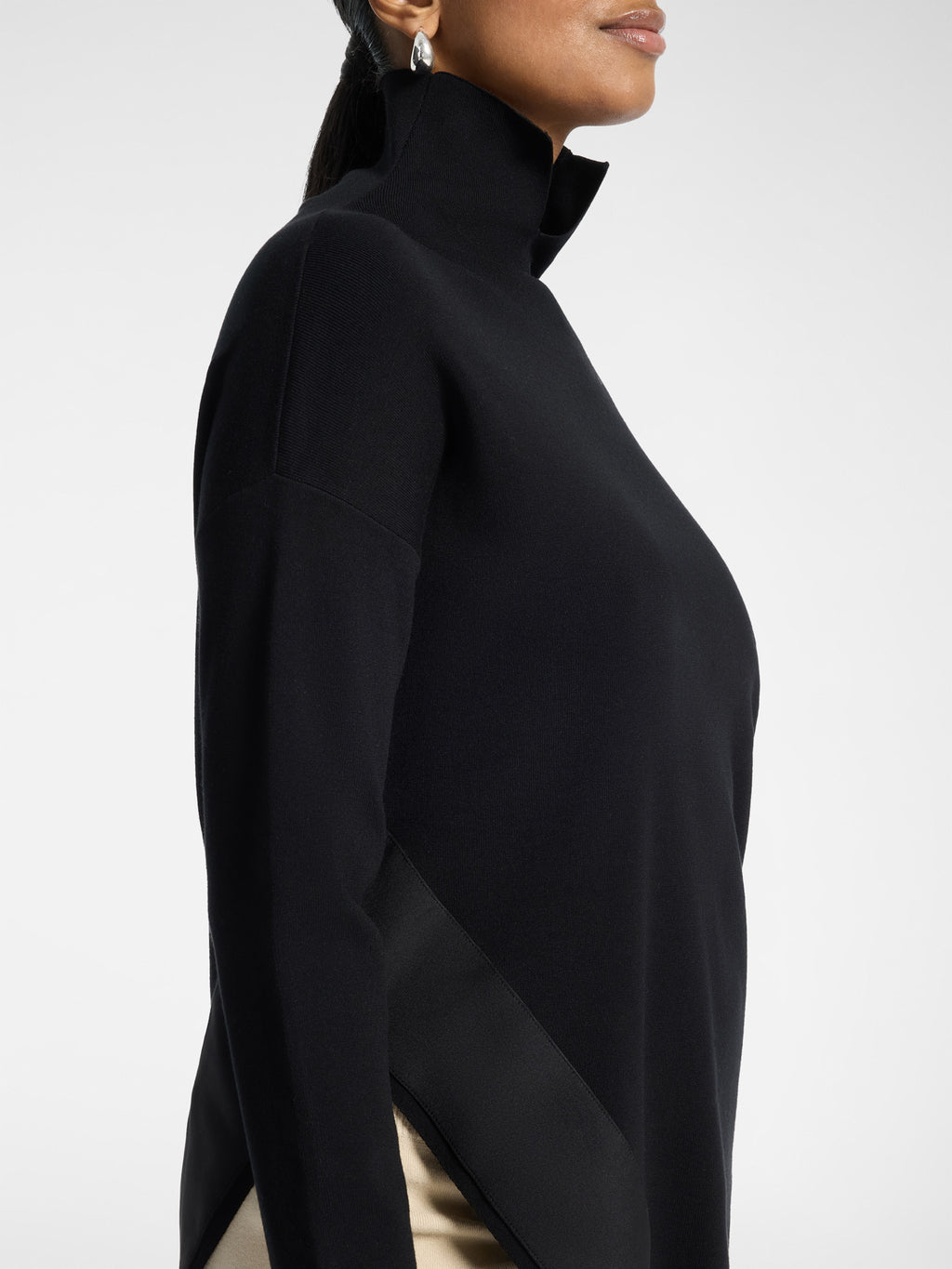 Maglia Dolcevita con Bordo Asimmetrico Nero - Elena Mirò