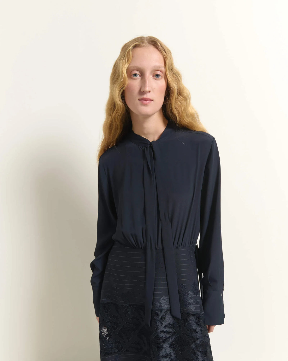Beatrice B Abito Lungo con Fondo in Pizzo Blu — foto 3