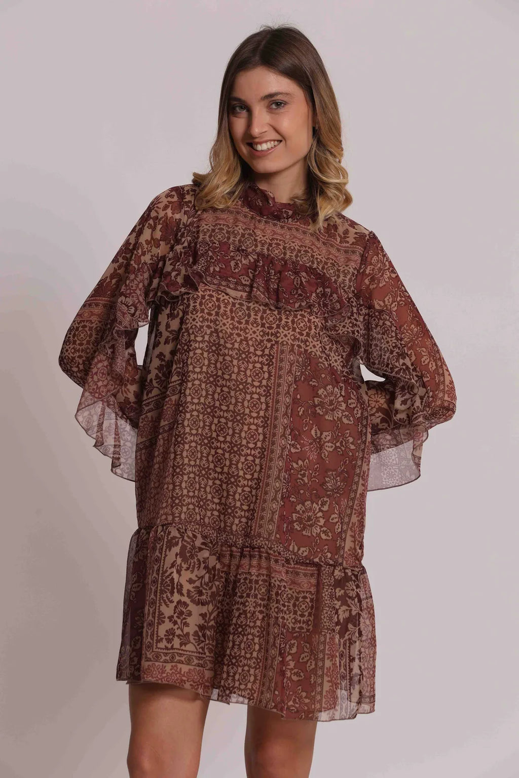 Mimi Mua Abito Corto con Voulant Stampa Patchwork Floreale Cammello — foto 2