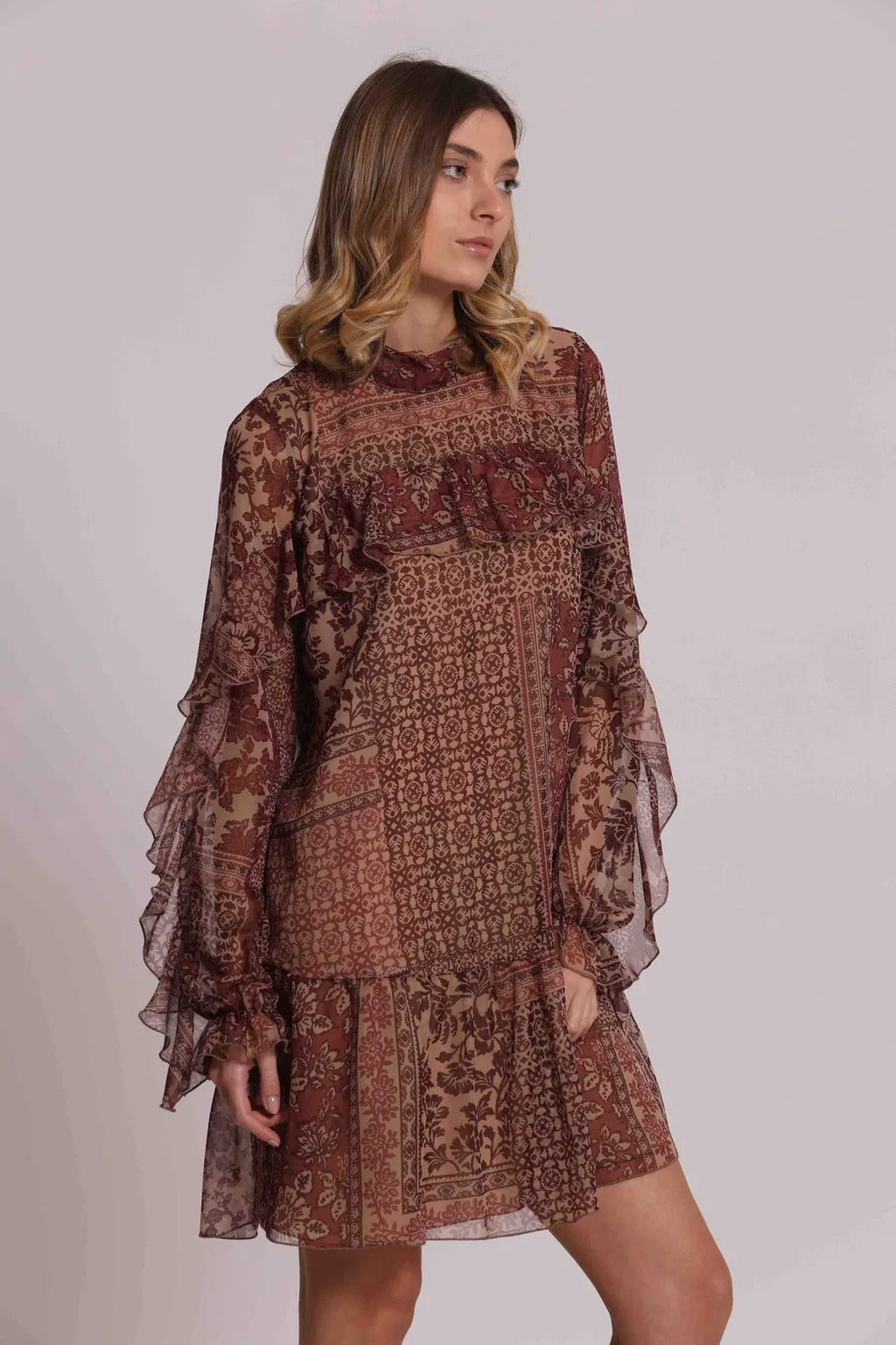 Mimi Mua Abito Corto con Voulant Stampa Patchwork Floreale Cammello — foto 3