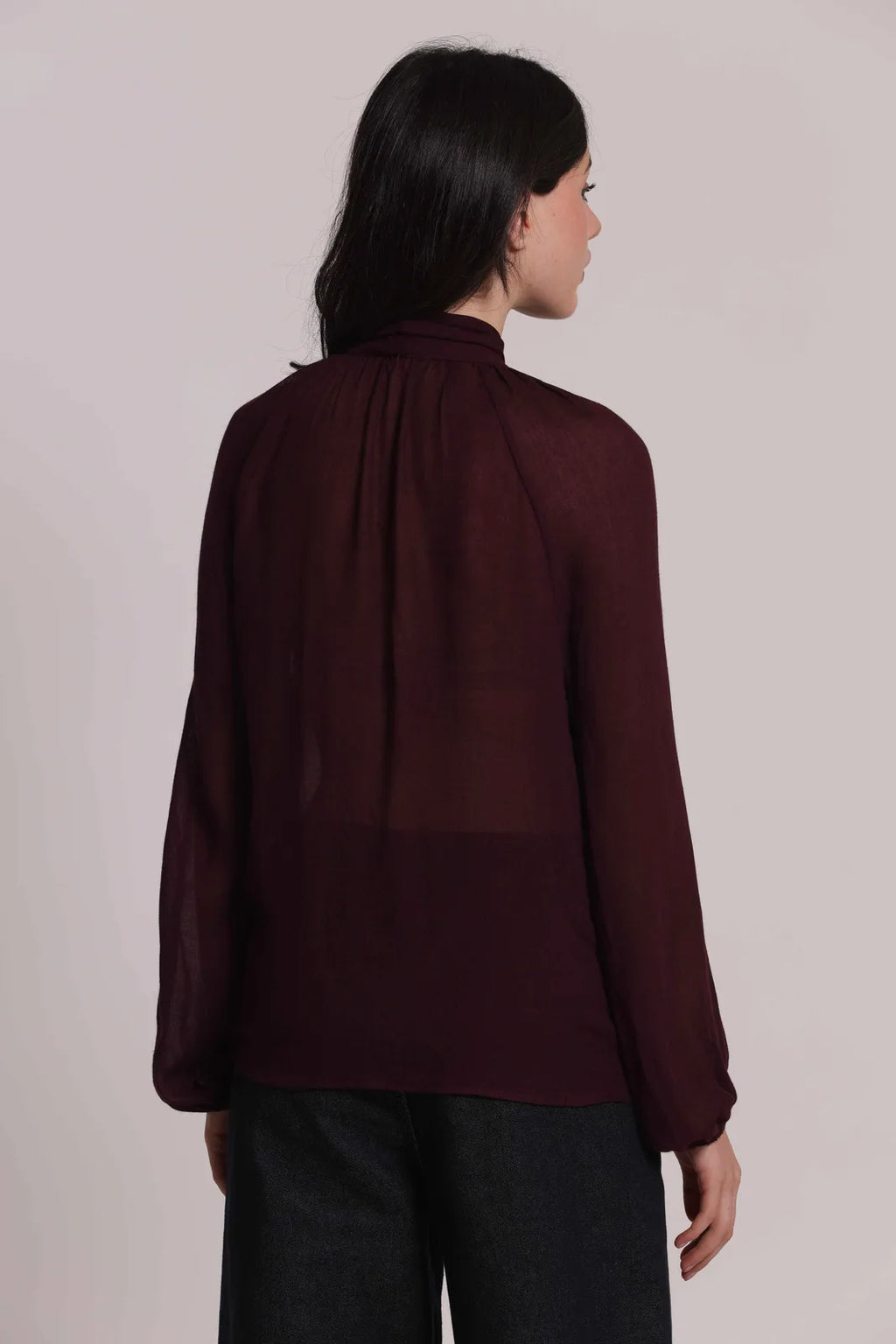 Mimi Mua Blusa con Fiocco al Collo in Garza di Viscosa Prugna — foto 3