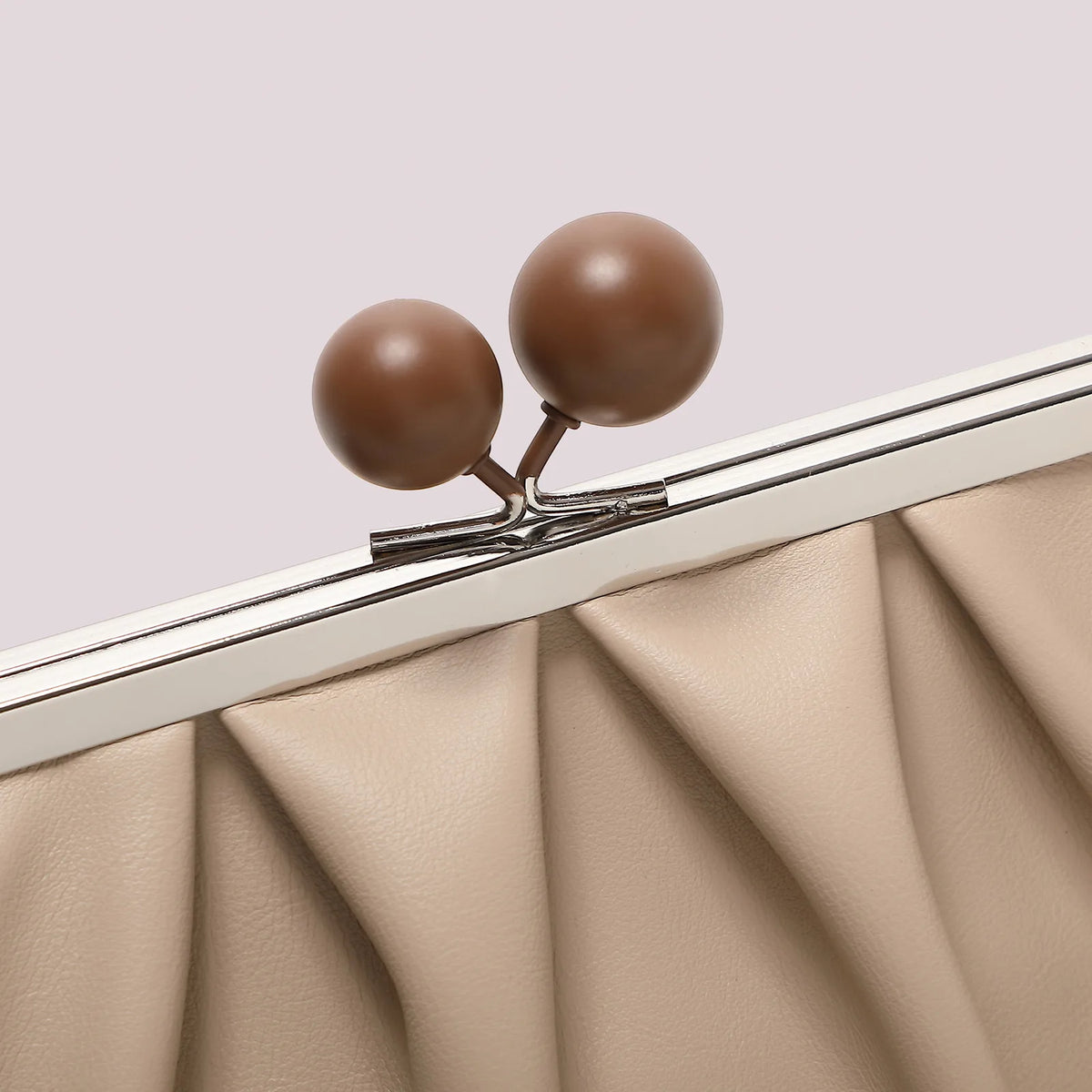 Mimi Mua Borsa Clutch Morbida con Chiusura a Sfere Beige — foto 7