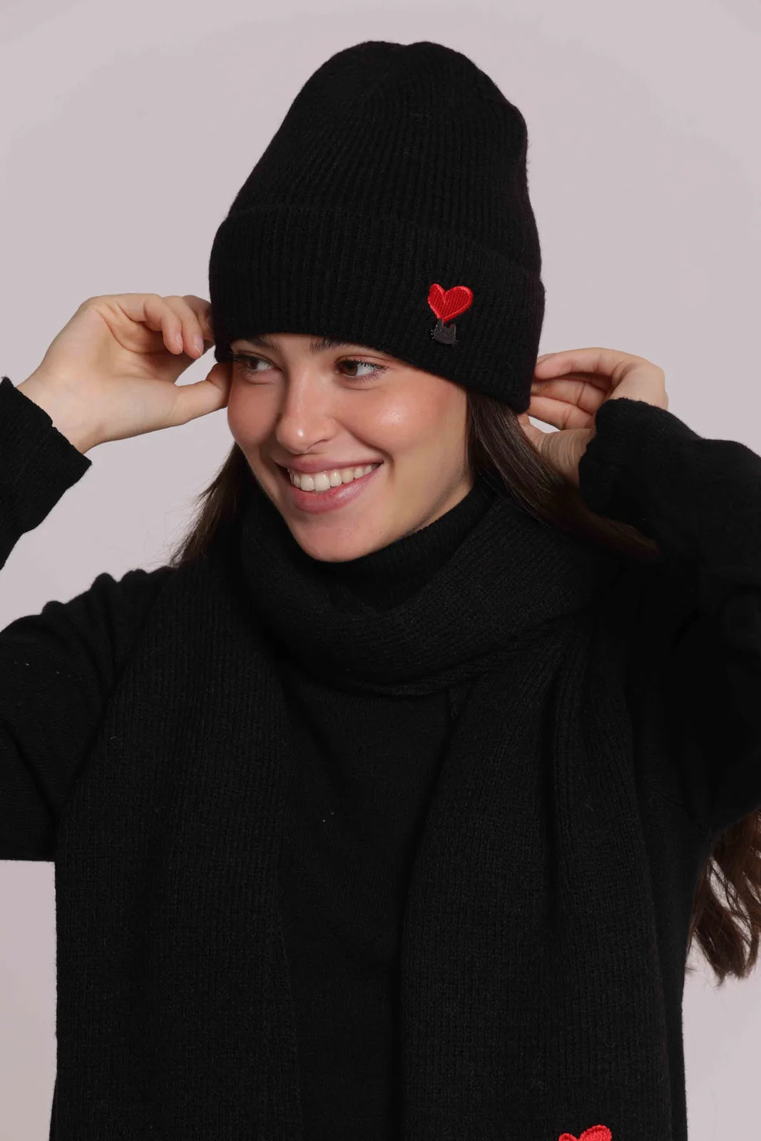 Mimi Mua Cappello Berretto con Cuore Ricamato Nero