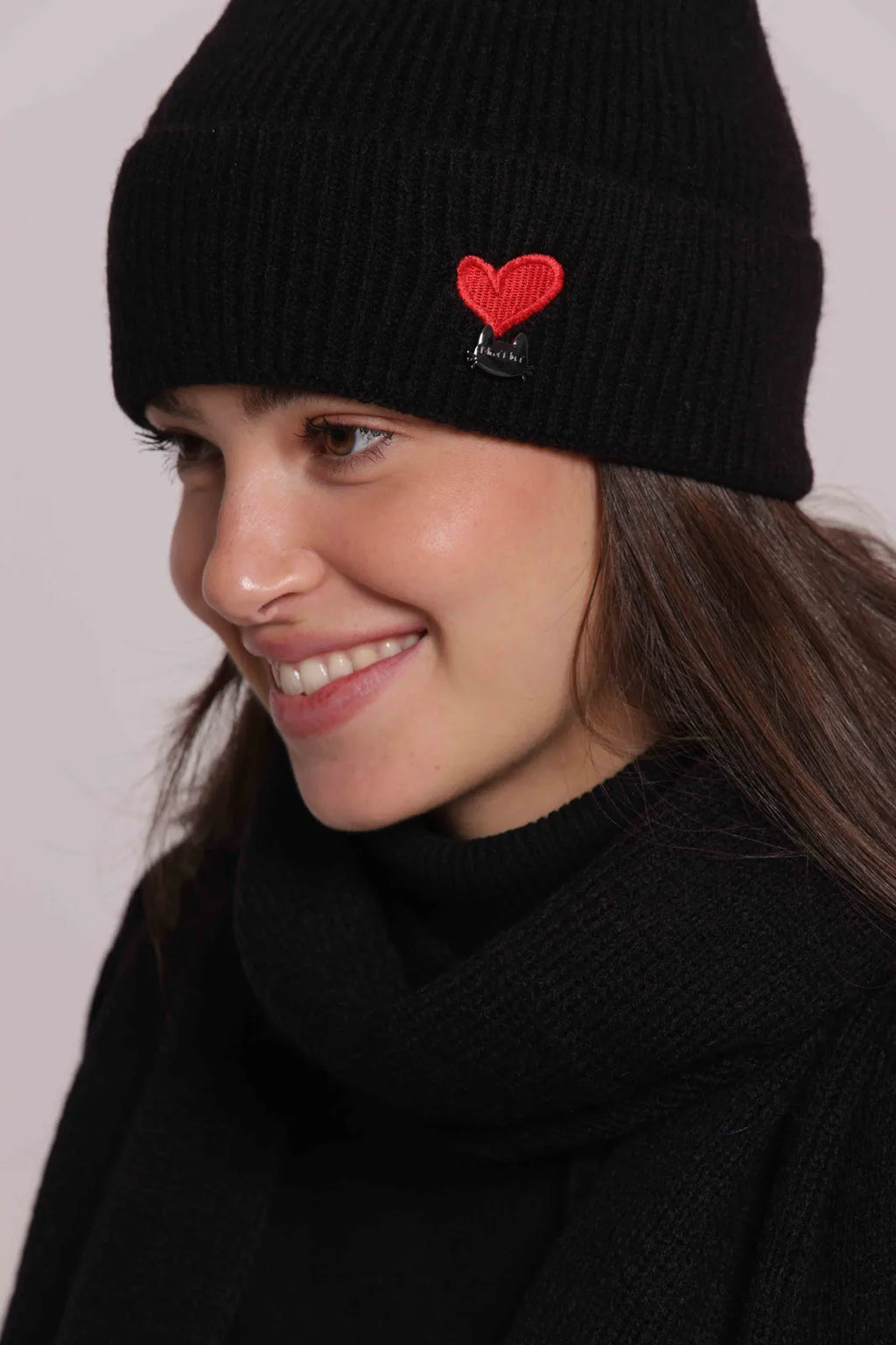 Mimi Mua Cappello Berretto con Cuore Ricamato Nero — foto 2