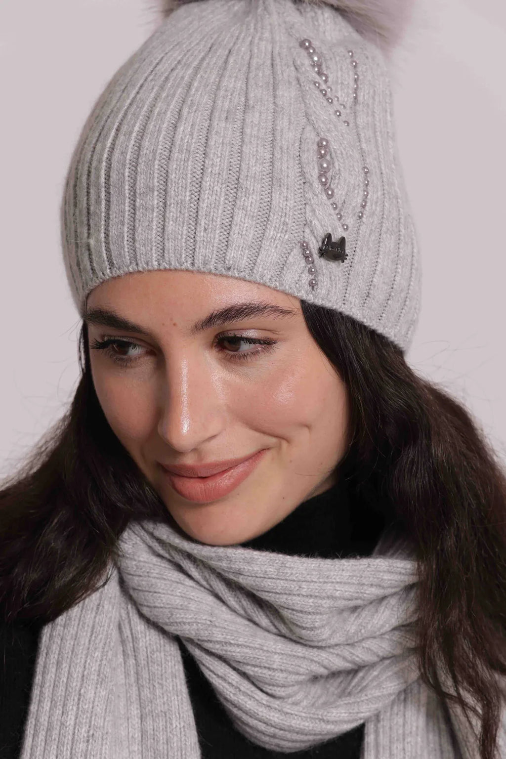 Mimi Mua Cappello Berretto con Perline e Pon Pon Grigio — foto 2