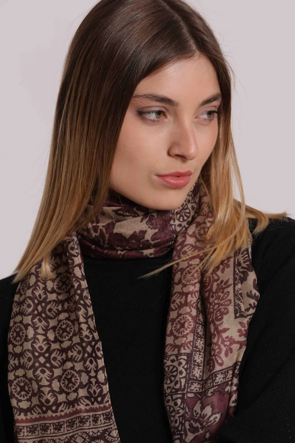 Mimi Mua Foulard in Fantasia Patchwork Floreale (180X80 Cm) Prugna — foto 2