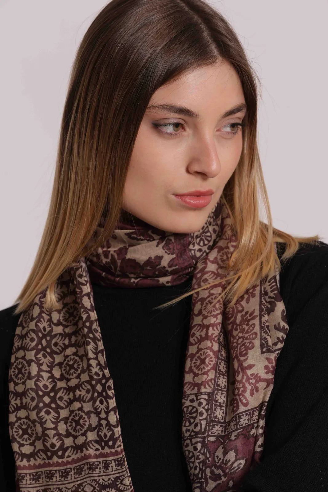 Mimi Mua Foulard in Fantasia Patchwork Floreale (180X80 Cm) Prugna — foto 2