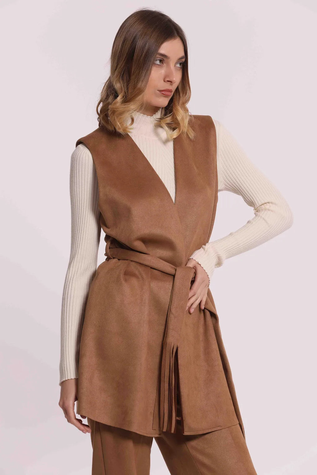 Mimi Mua Gilet Lungo in Jersey Effetto Camoscio Beige — foto 3