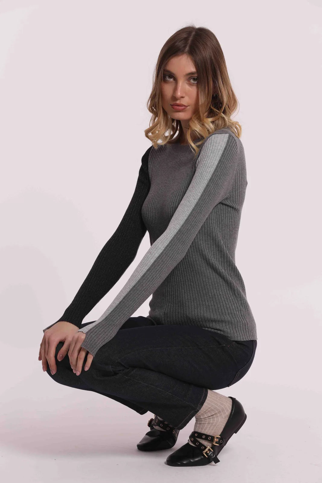 Mimi Mua Maglia Scollo con Maniche Bicolor Grigio