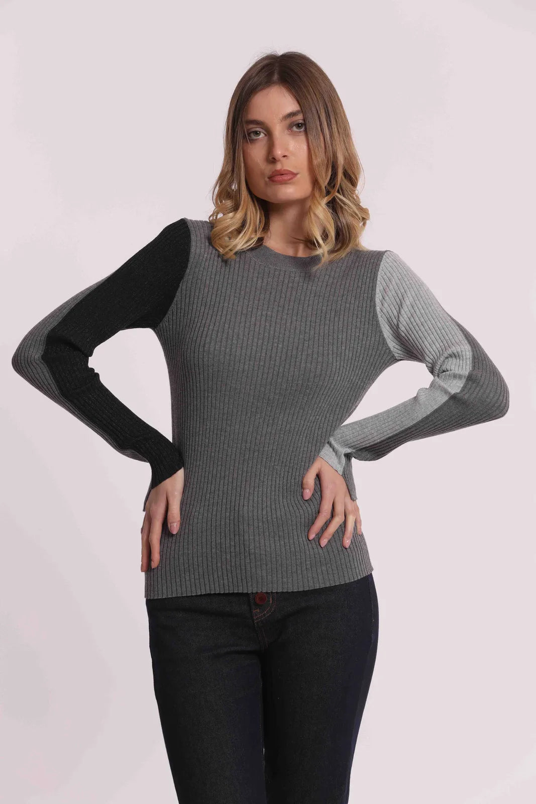 Mimi Mua Maglia Scollo con Maniche Bicolor Grigio — foto 2