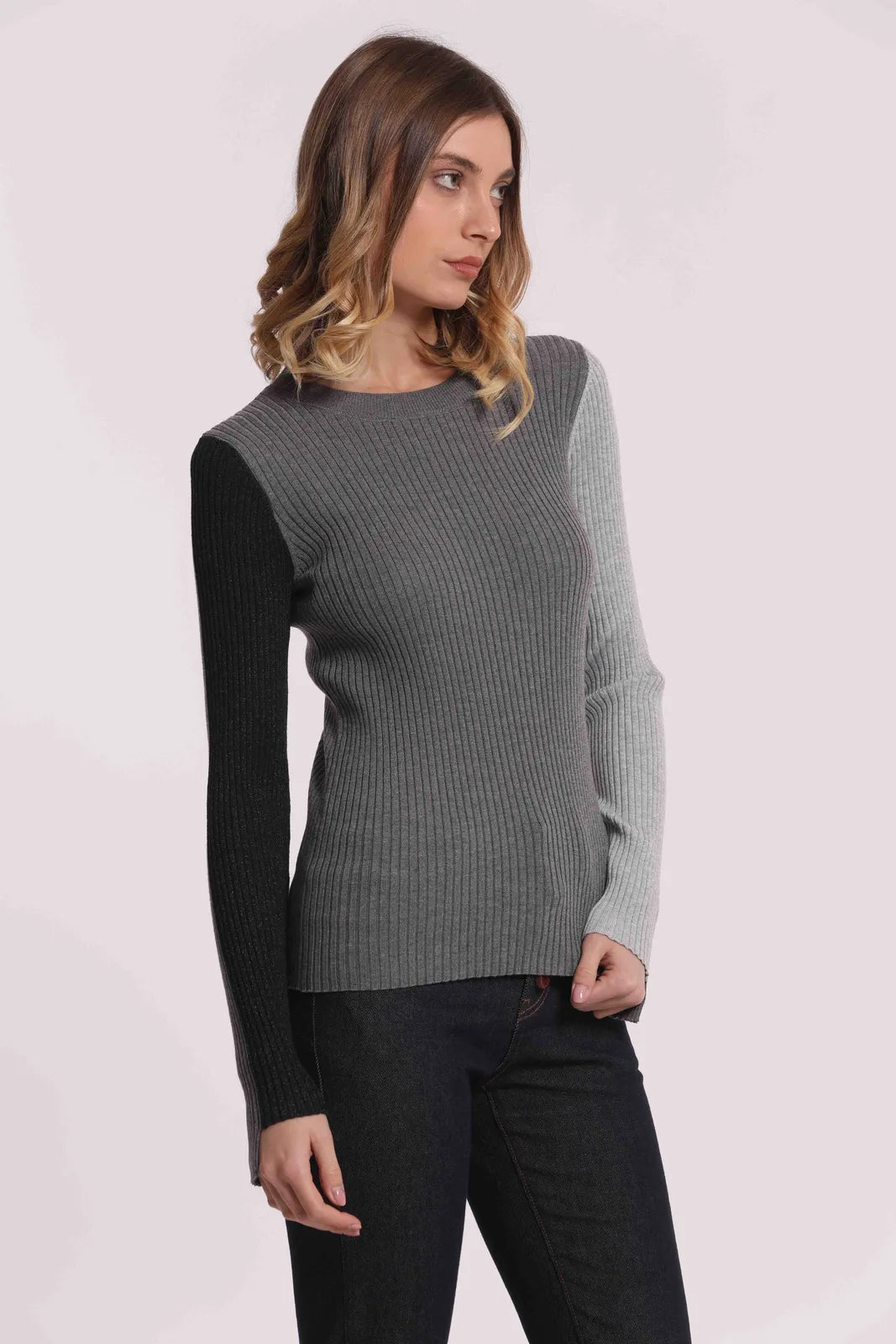 Mimi Mua Maglia Scollo con Maniche Bicolor Grigio — foto 3