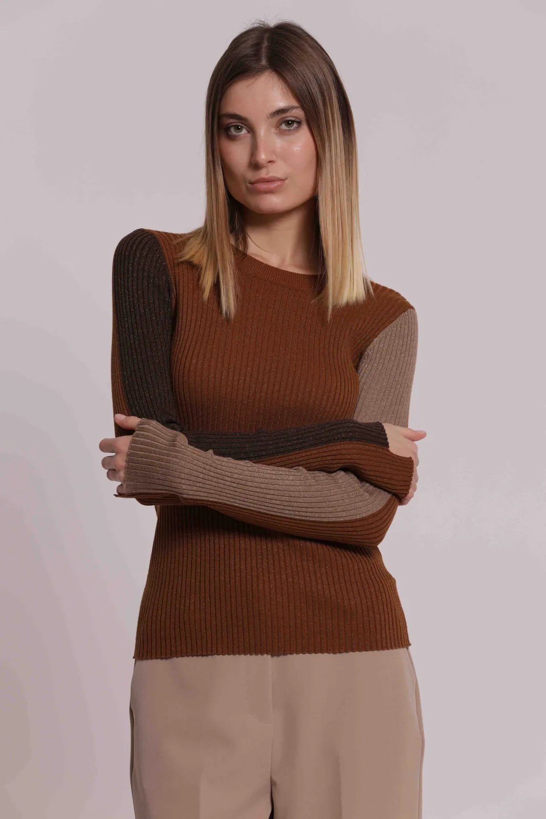 Mimi Mua Maglia Scollo con Maniche Bicolor Moro