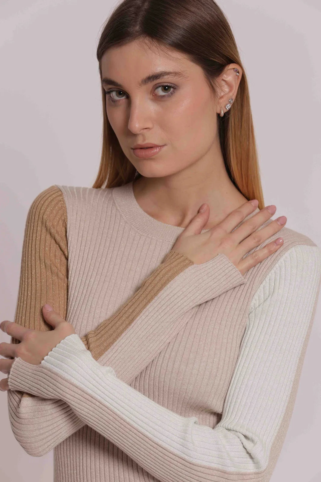 Mimi Mua Maglia Scollo con Maniche Bicolor Oro — foto 4