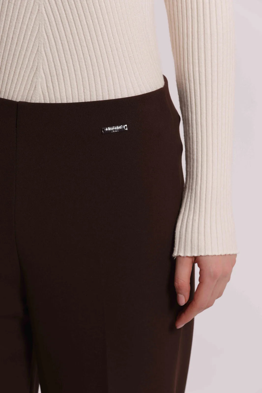 Mimi Mua Pantalone con Risvolto in Scuba Crepe Moro — foto 5