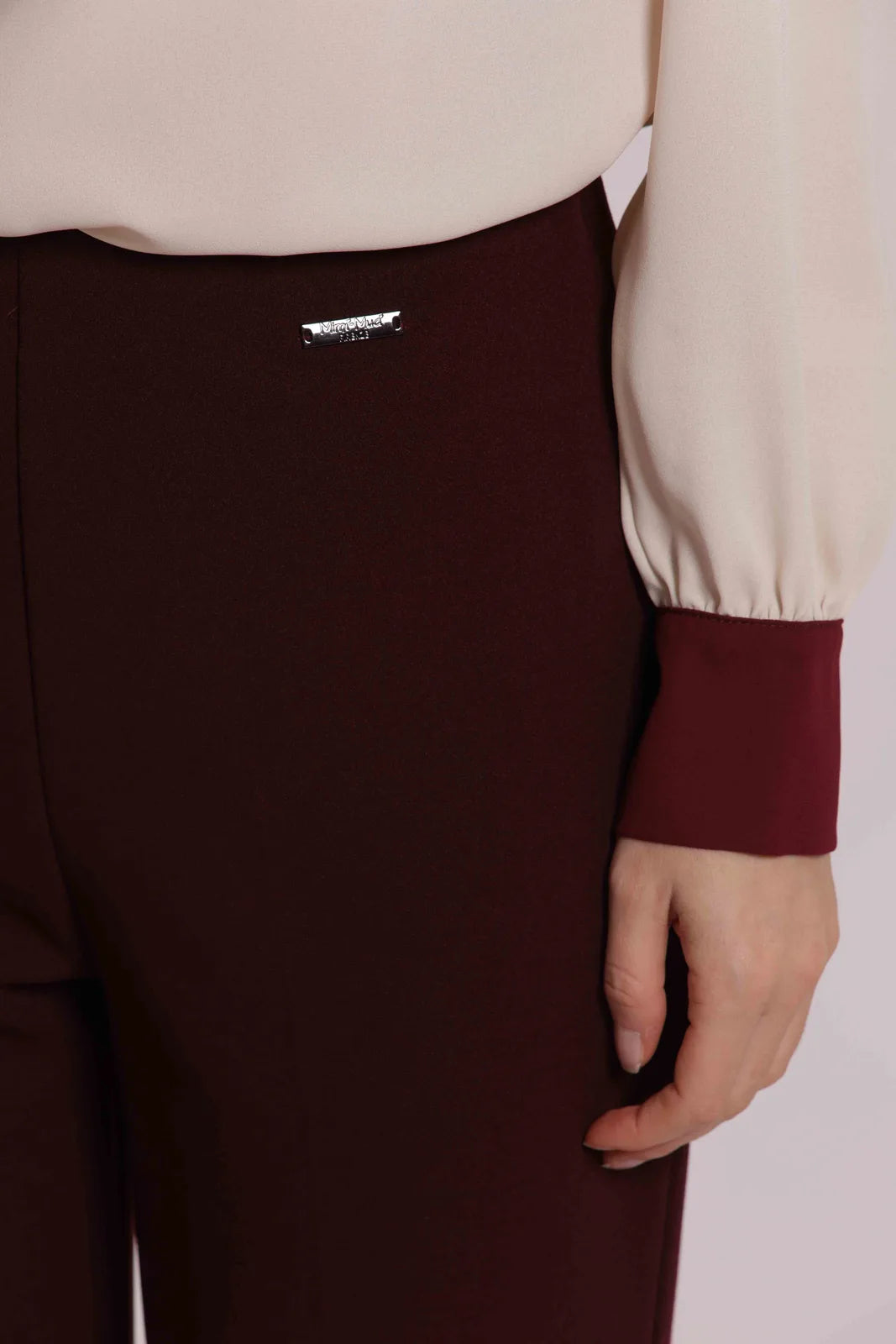 Mimi Mua Pantalone con Risvolto in Scuba Crepe Prugna — foto 5