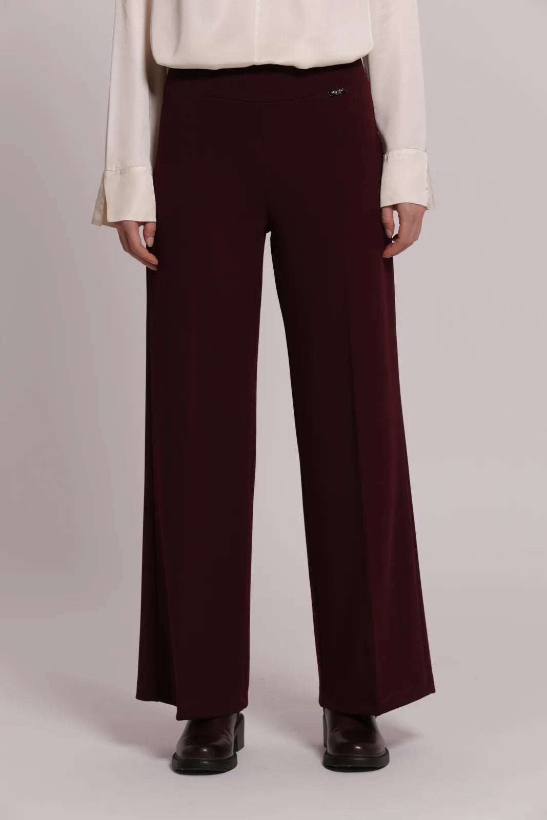Mimi Mua Pantalone Palazzo in Scuba Crepe Prugna — foto 2