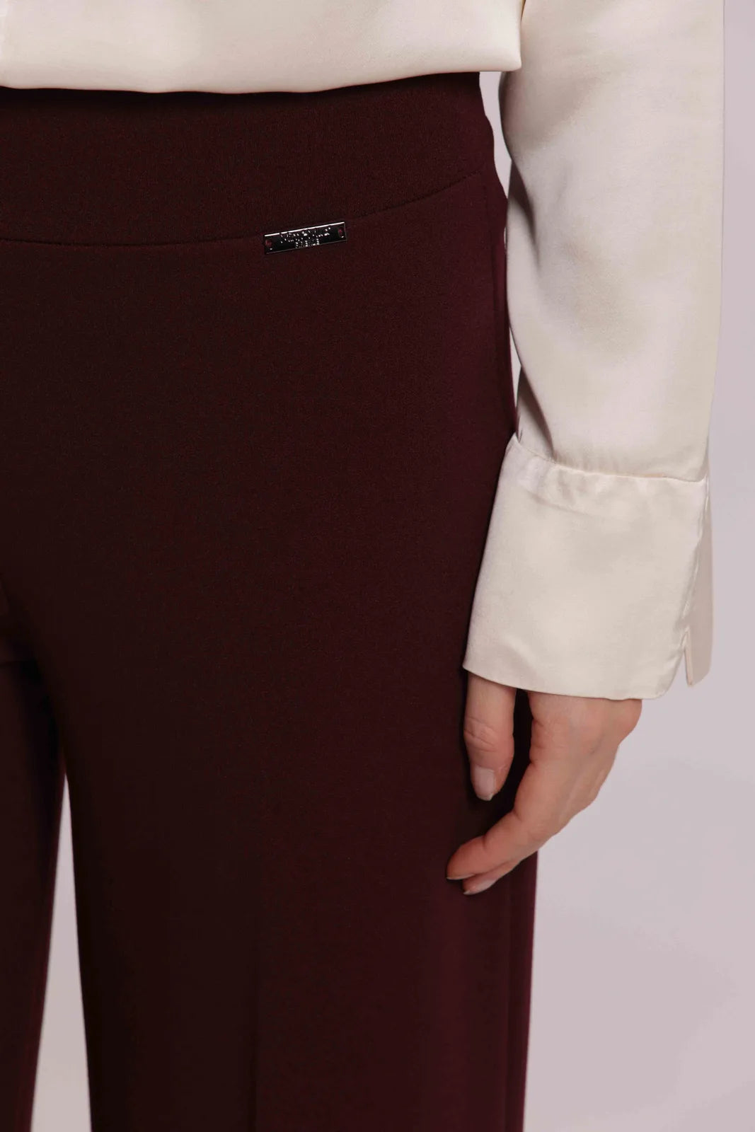 Mimi Mua Pantalone Palazzo in Scuba Crepe Prugna — foto 5