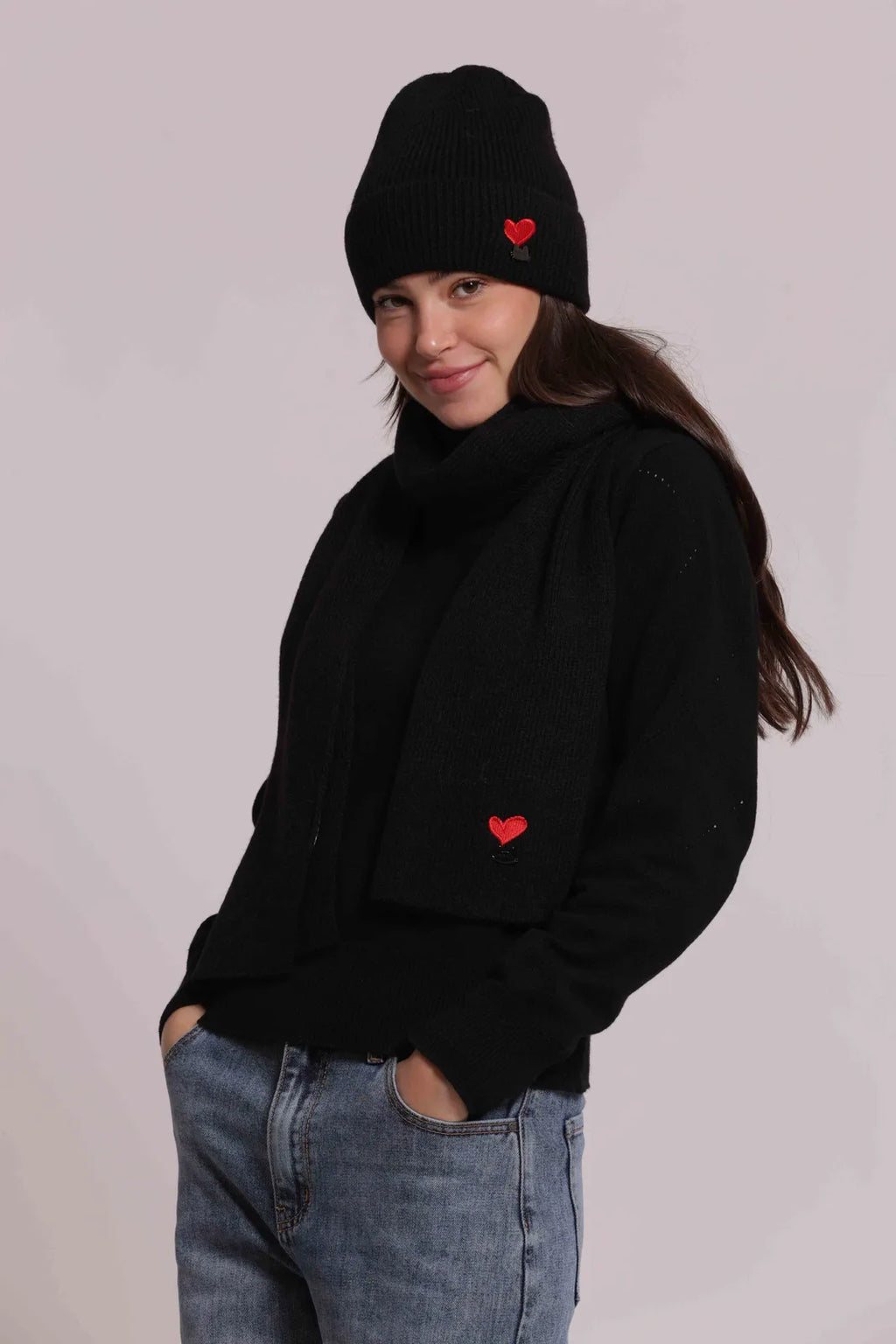 Mimi Mua Sciarpa con Cuore Ricamato Nero